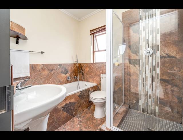 2 BEDROOM APARTMENT FOR SALE IN LONEHILL